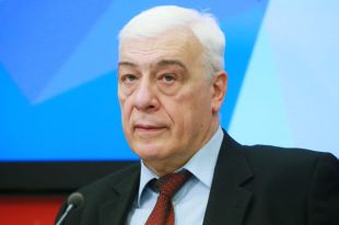 Бывший замначальника Главного управления международного военного сотрудничества Минобороны РФ, вице-президент Российского совета по международным делам, генерал-лейтенант в отставке Евгений Бужинский.