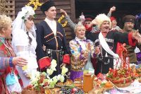 На Кубани часто на свадьбах проводят казачьи обряды.
