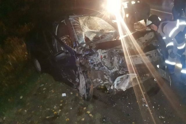 В ДТП пострадали 38-летняя женщина-водитель иномарки, ехавшие в ней девочка шести лет, 62-летний мужчина.