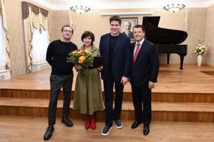 Денис Мацуев и Константин Хабенский в музыкальной школе № 1 города Казани.