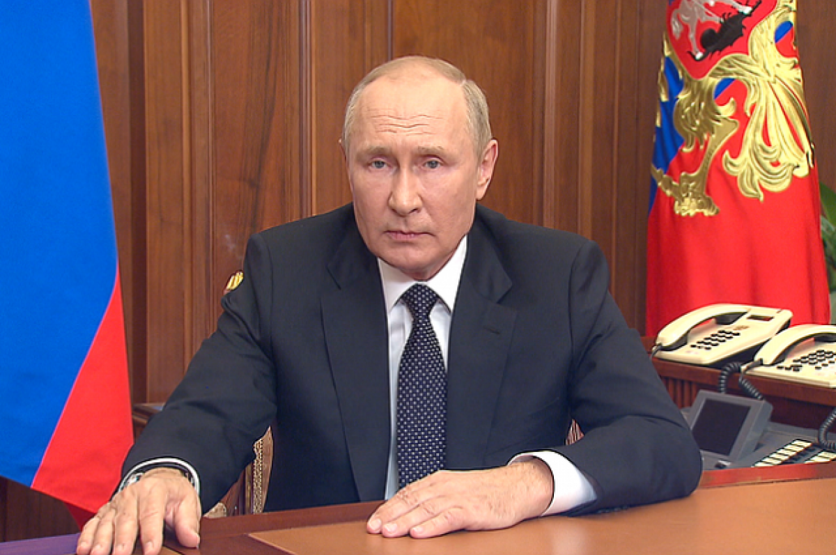 Путин выразил соболезнования семьям погибших при крушении самолета в Ейске