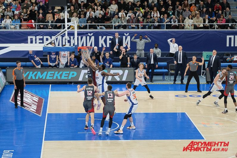 Баскетбольный матч «Парма-Пари» - «Локомотив-Кубань» в Перми.