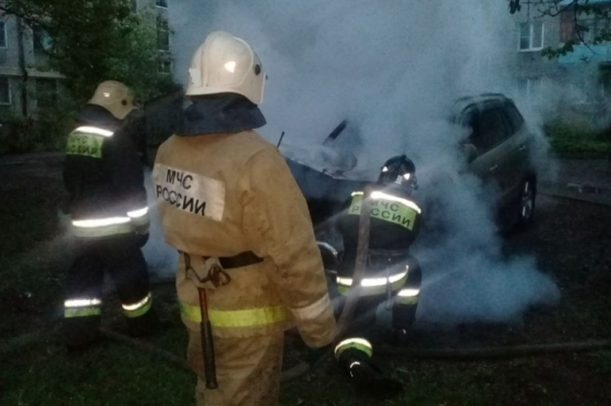 Молодой мужчина заживо сгорел в своей машине в Ростовской области