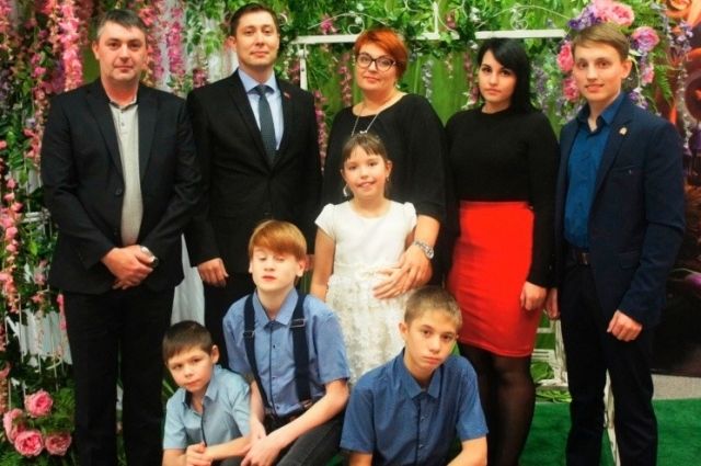 Приняв в семью детей, Наталья и Дмитрий Ермаковы дали им путёвку в будущее.