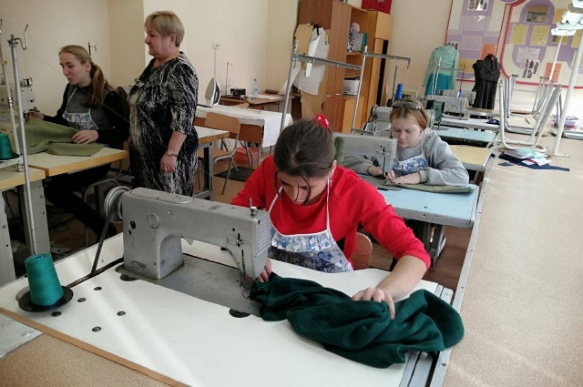 В профессиональных училищах Ростова начали шить одежду для военных