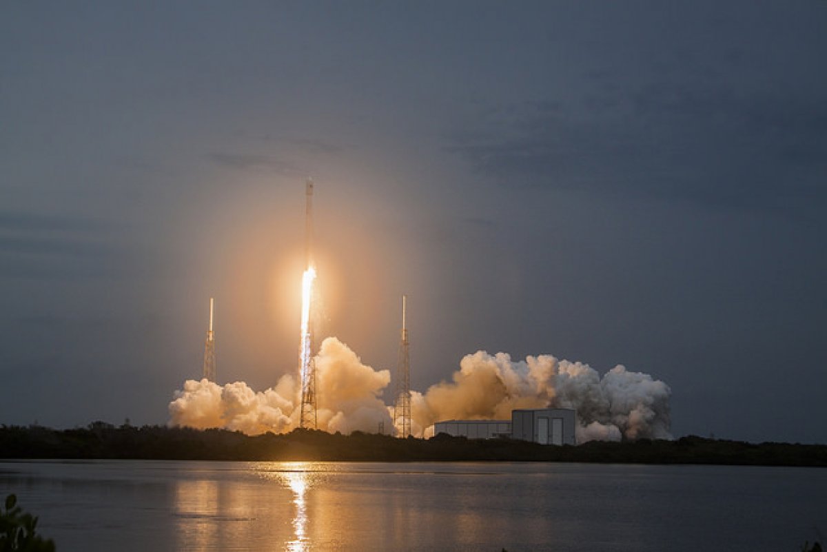 SpaceX готовит к запуску новую группу спутников Starlink