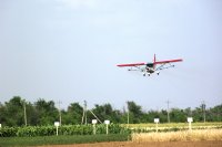 Обработка полей с высоты 3-5 метров современной авиационной аппаратурой сводит к минимуму все экологические риски.