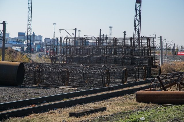 У Нового рынка в Барнауле полным ходом идут работы по реконструкции путепровода.