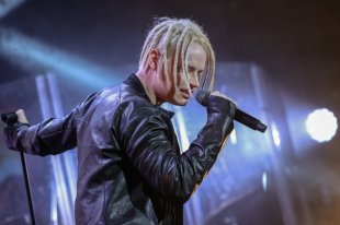 SHAMANа сейчас называют певцом №1 в России.