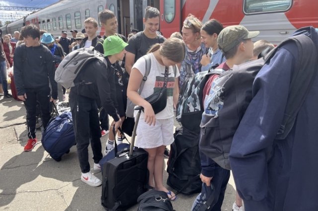 Группа детей из Донецкой народной республики прибыла в Иркутск, чтобы отправиться на отдых в лагерь на Байкале.