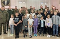 Сослуживцы Глеба Совы посетили школу искусств «Лира» в Сорочинске.