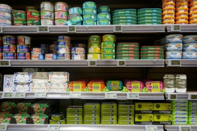 В магазинах села Яр-Сале организуют сбор продуктов для участников СВО.