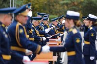 В Краснодаре на плацу высшего военного авиационного училища летчиков имени А.К.Серова прошла церемония выпуска более 400 летчиков оперативно-тактической, дальней, военно-транспортной и морской авиации.