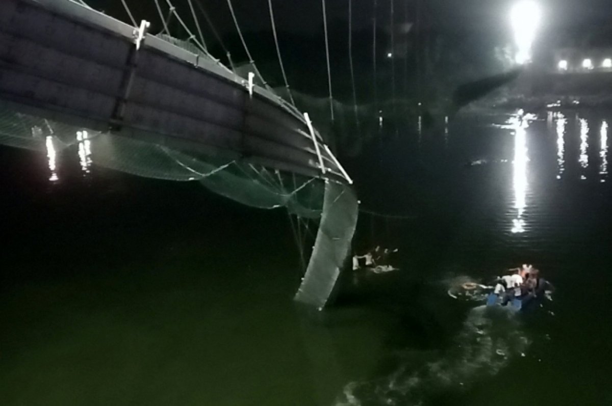 Число погибших при обрушении моста в Индии увеличилось до 91