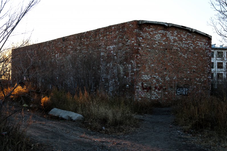 Руины на месте вертолётного завода