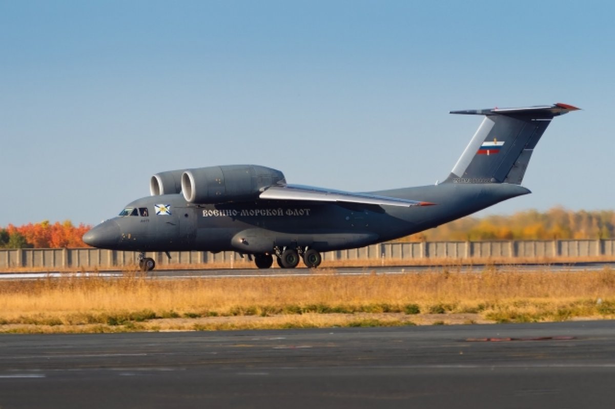 В аэропорту Новосибирска сфотографировали самолет Ан-72 «Чебурашка» | АиФ  Новосибирск