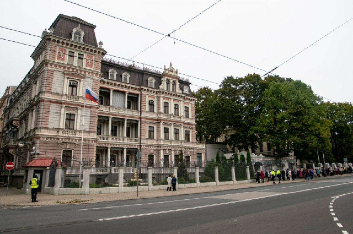 Посольство России осудило снос памятника советским воинам в Латвии