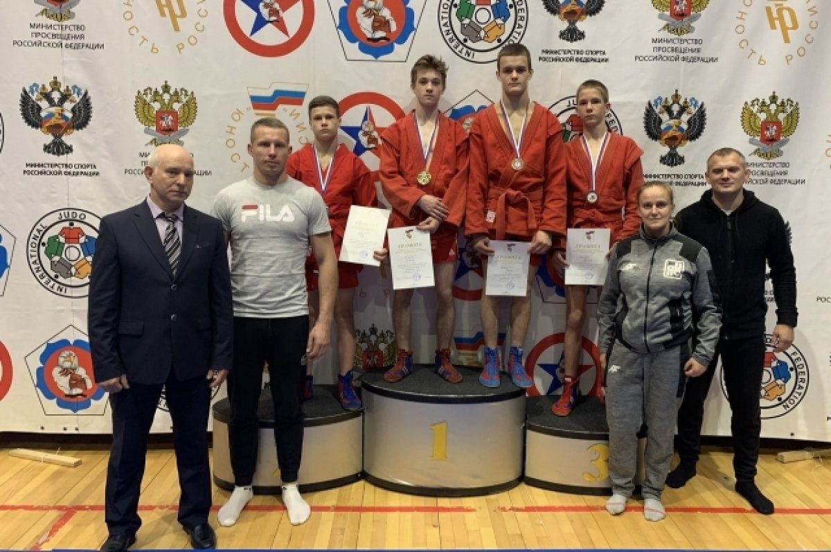 Брянские борцы привезли 8 медалей с турнира Юность России