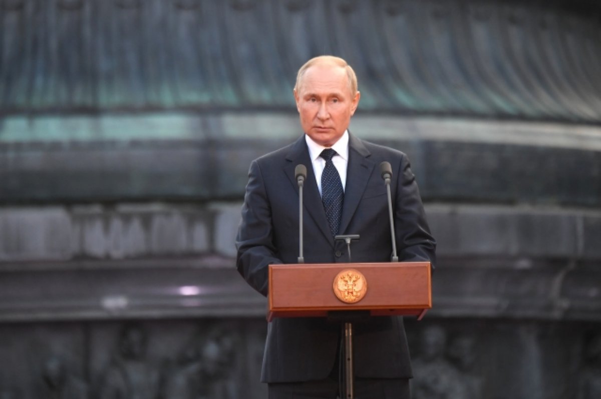 Путин 4 ноября возложит цветы к памятнику Минину и Пожарскому в Москве