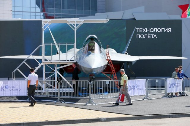 Истребитель Су-57, представленный на международном военно-техническом форуме «Армия-2022» в конгрессно-выставочном центре «Патриот».