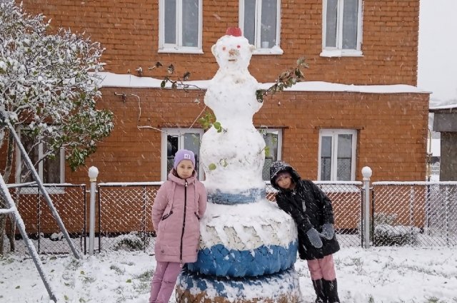 Милый снежный человек – новый житель деревни Клычево.