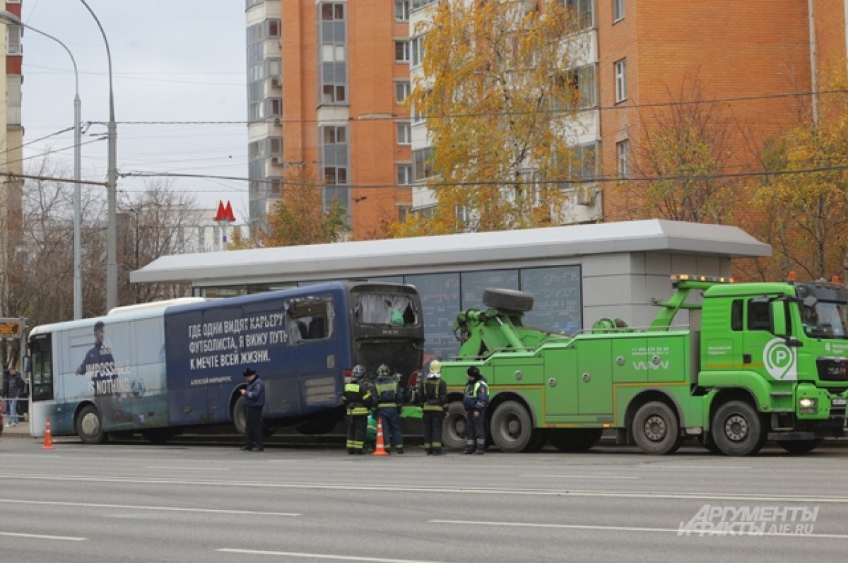 Отказ тормозов мог стать причиной ДТП в Москве с участием грузовика и такси