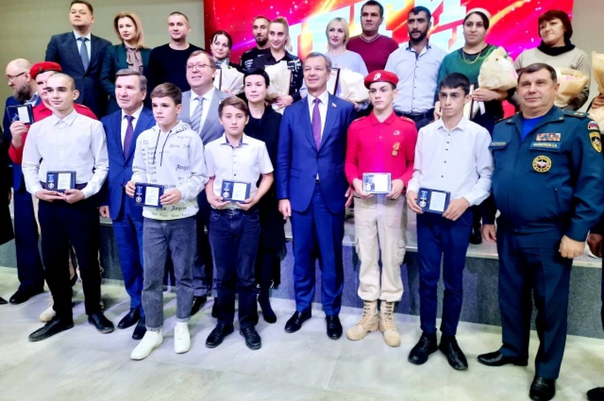 Дети-герои из Ростовской области получили награды из рук сенаторов