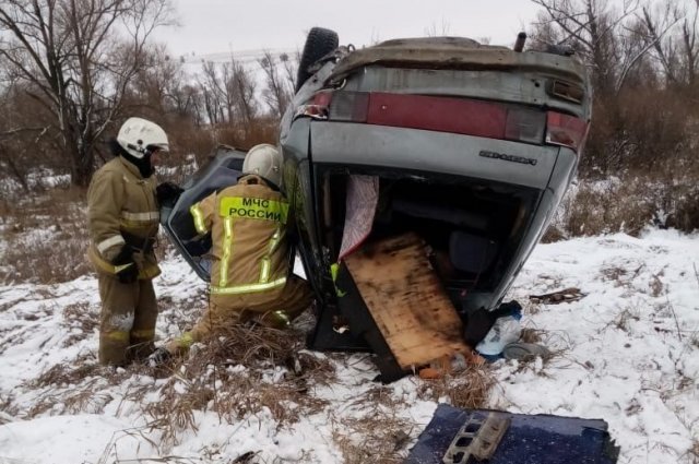 На трассе Бугульма-Уральск спасатели деблокировали троих пострадавших в ДТП.