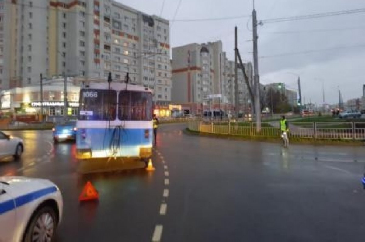 В Брянске 60-летний водитель отвлекся и сбил двух девочек-пешеходов