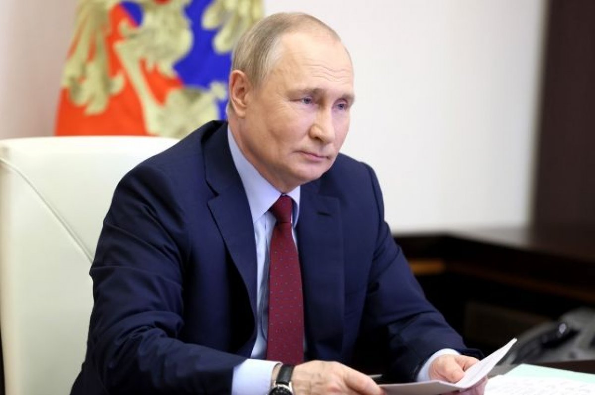 Путин: попытки Запада выбить почву из-под ног РФ обречены на провал
