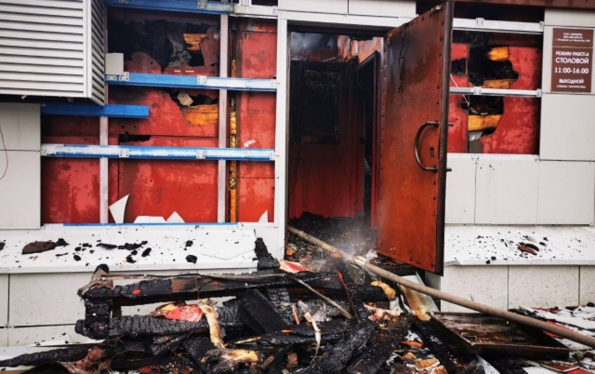 Подозреваемый в поджоге костромского кафе стрелял из ракетницы - СМИ