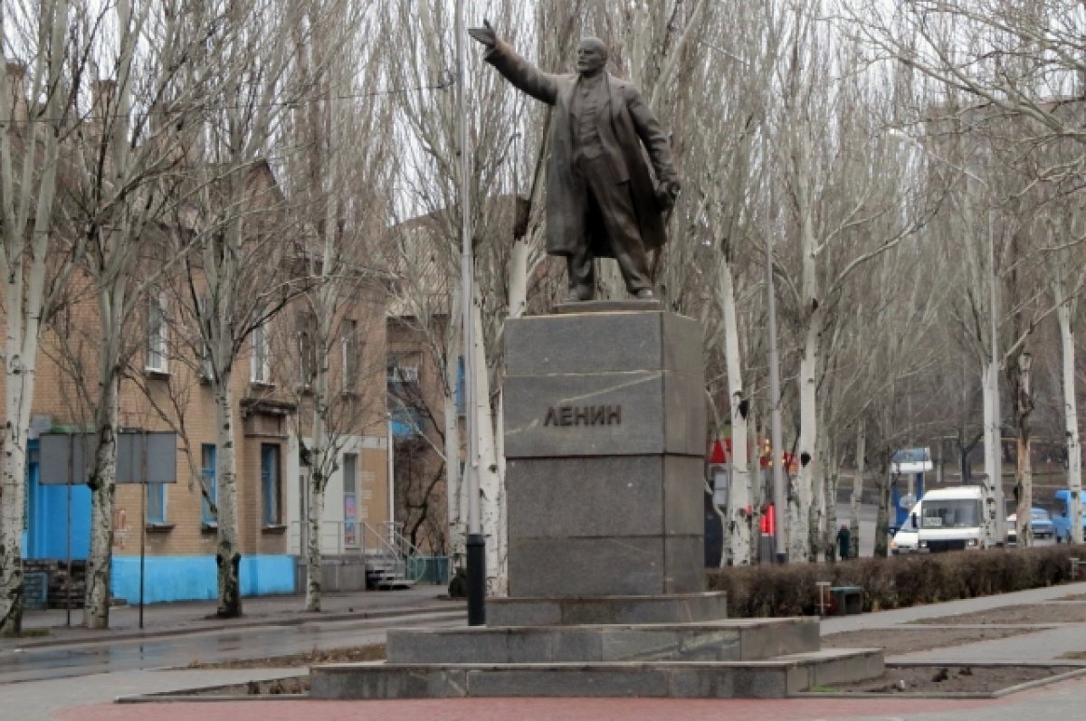 Памятник Ленину в Мелитополе установили на прежнем месте