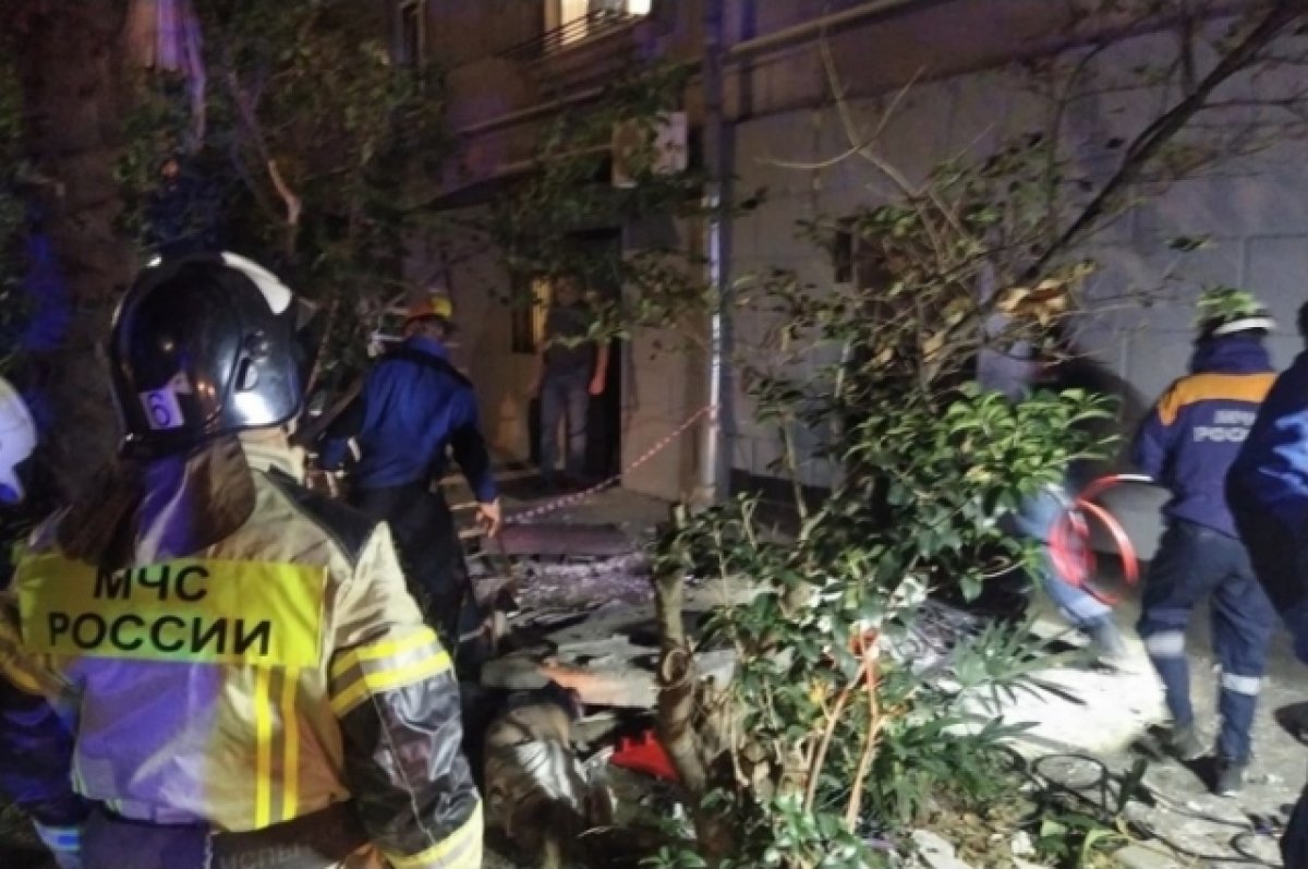В Сочи два человека погибли из-за обрушения балкона в доме