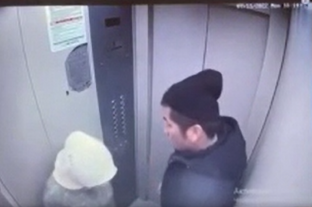 Лифт застрял.