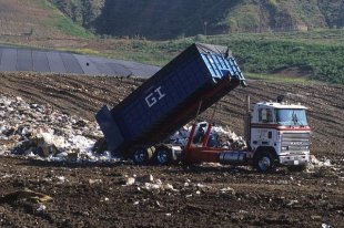 В Салехарде очистили от мусора еще 18 гектаров берега реки Полуй.