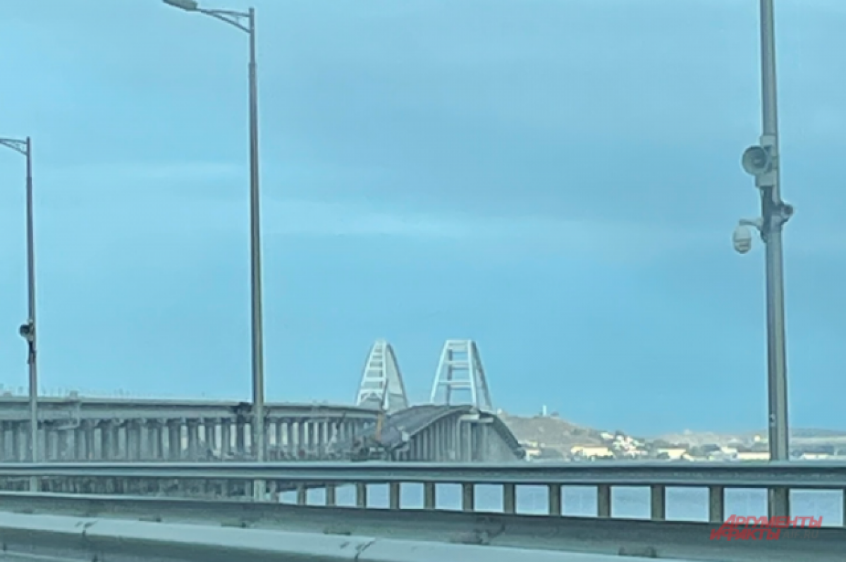 Хуснуллин: первый пролет Крымского моста направили для монтажа