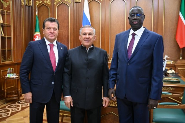 Рустам Минниханов на встрече с послом Сенегала. 