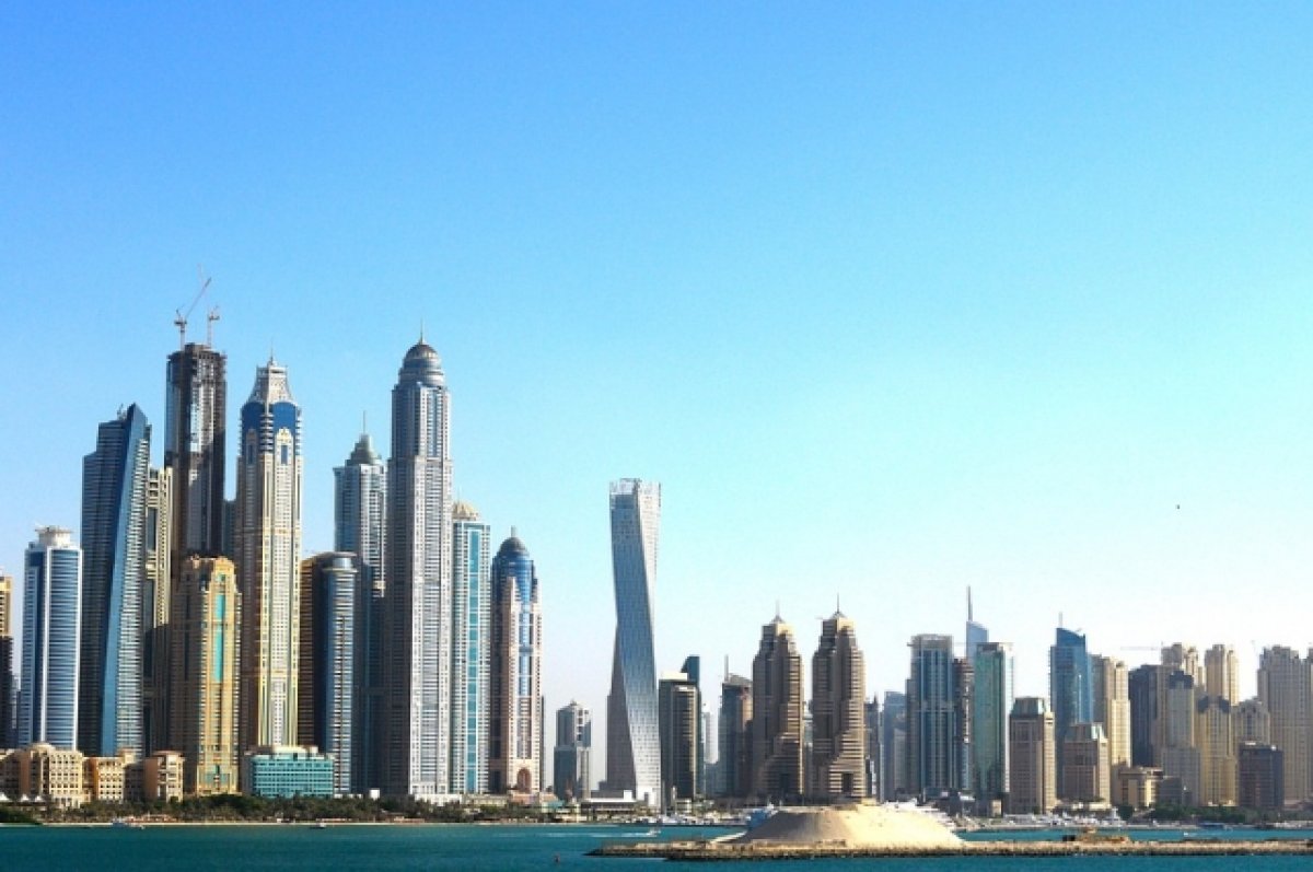 Дубай и Абу-Даби отменили антиковидные ограничения для туристов
