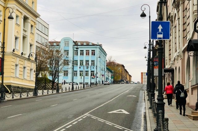 Во Владивостоке появились первые выделенные полосы для автобусов.
