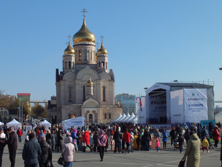 Площадь Борцов революции стала местом объединения.