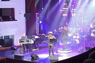 Голос джазового мастера тронул и первые ряды, и галерку.