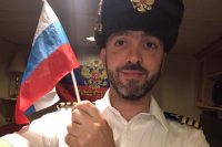 Аргентинец Рутинелли так любит Россию, что российский флаг повсюду путешествует вместе с ним.