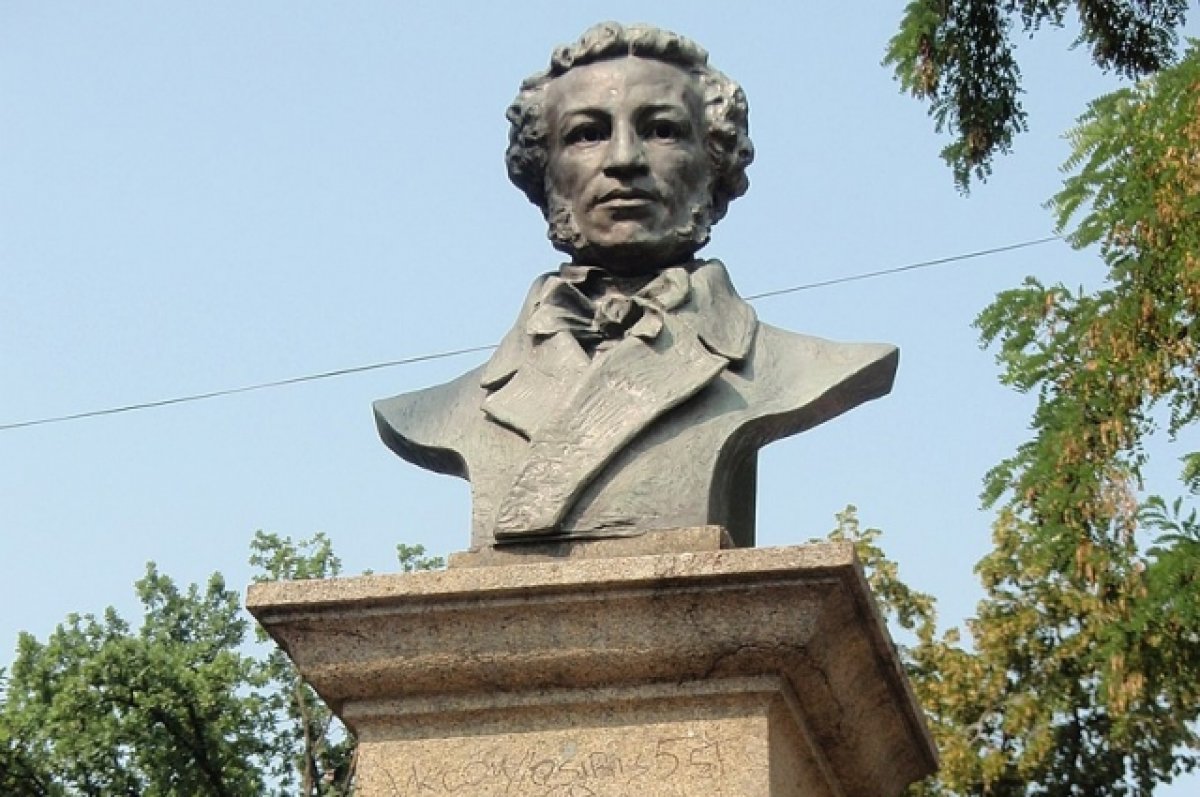 Памятник Пушкину демонтировали в Харькове