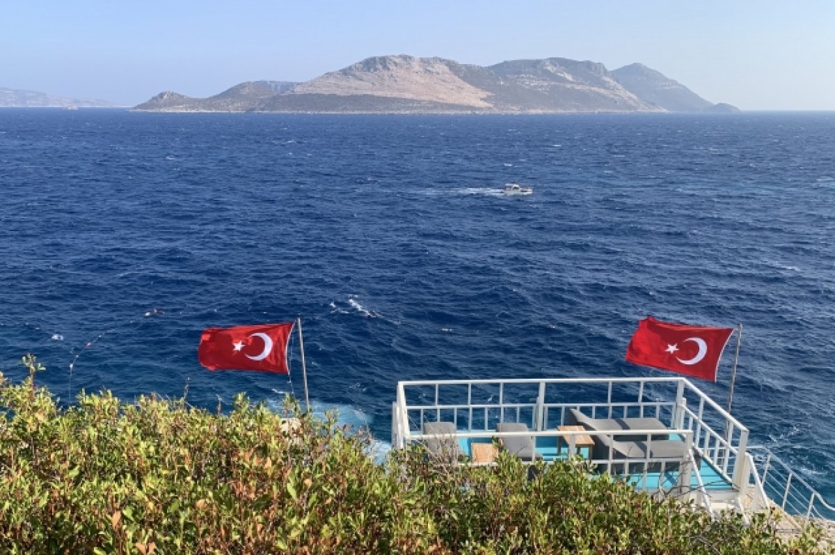 Рыболовный катер подорвался на мине у берегов Турции  СМИ