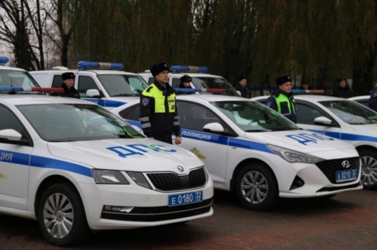 Брянские полицейские получили 12 новых служебных машин