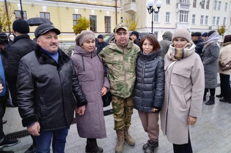 Азат Бадранов со своей семьей.