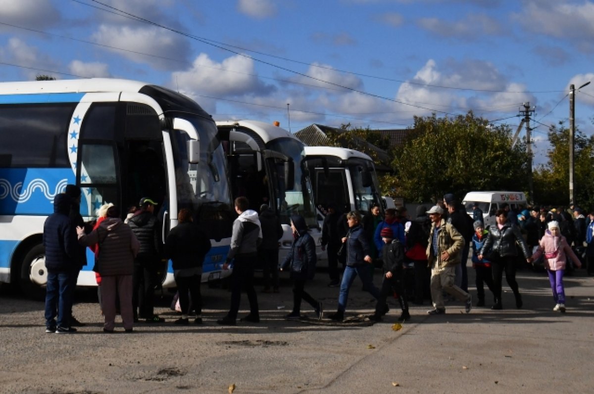 Жителей Херсонской области продолжают вывозить с обоих берегов Днепра