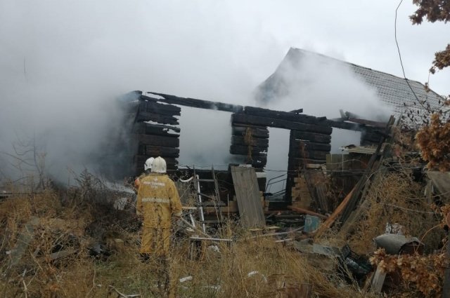Трое полицейских спасли на пожаре имущество жительницы Красного Коммунара.
