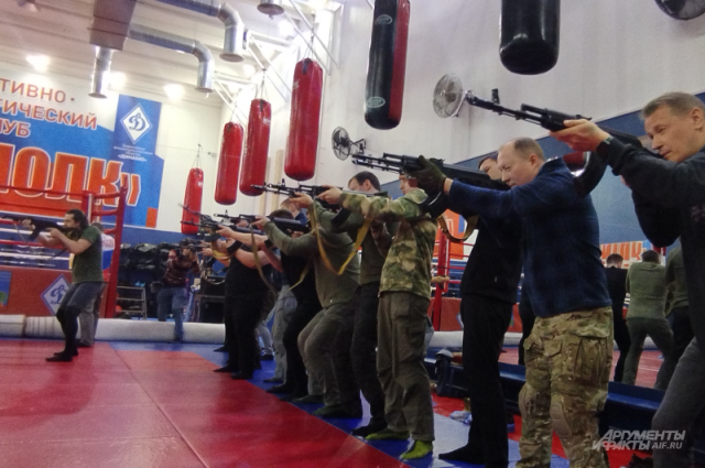 Экс-спецназовцы обучают гражданских военному делу в Подмосковье