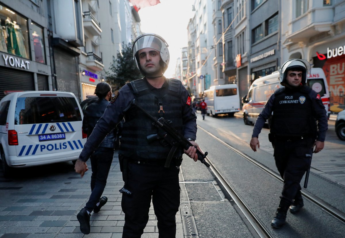 Турецкие власти сообщили о четырех погибших при взрыве в Стамбуле